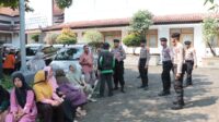Puluhan Personil Polres Pekalongan Amankan Giat Audiensi Pedagang Pasar Desa Mrican