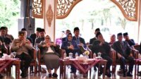 Bupati Fadia Serahkan Keputusan Perpanjangan Jabatan Kepala Desa Bupati Fadia Serahkan Keputusan Perpanjangan Jabatan Kepala Desa