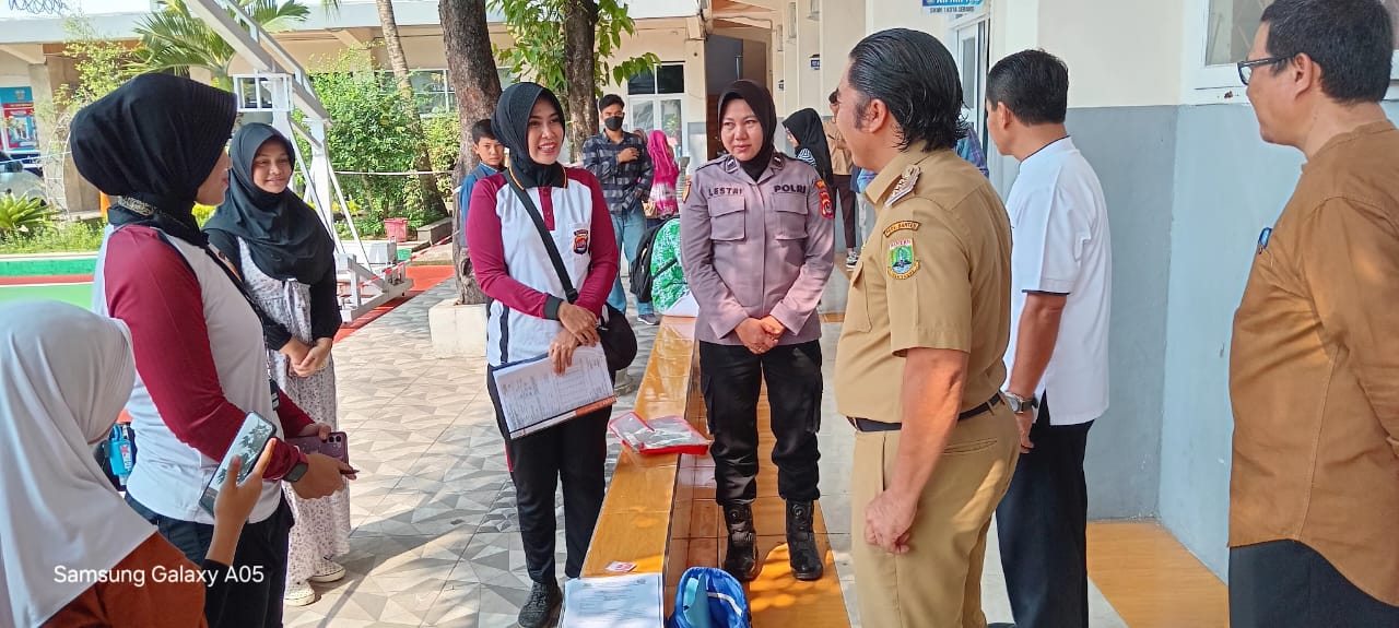 Saat Pendataan Ulang Pendaftar PPDB Pj Gubernur Banten Sidak SMAN 1 Kota Serang