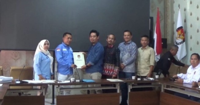 Ketua KPU Lamsel : 2 Paslon Resmi Terdaftar Dalam PILKADA 2024 Ketua KPU Lamsel : 2 Paslon Resmi Terdaftar Dalam PILKADA 2024