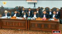 Tak Hadir dalam Sidang PHPU Pilbup Mesuji, Hakim Sebut Pemohon Sudah Menyerah Duluan Tak Hadir dalam Sidang PHPU Pilbup Mesuji, Hakim Sebut Pemohon Sudah Menyerah Duluan