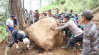 Pasca Operasi SAR Dihentikan, TNI-Polri dan Warga Buka Akses Jalan 2 Dusun di Petungkriyono