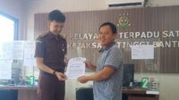 Diduga Mendirikan Bangunan tanpa Izin di Lahan Irigasi, Sekdes Serdang Kramatwatu Dilaporkan ke Kejati Banten