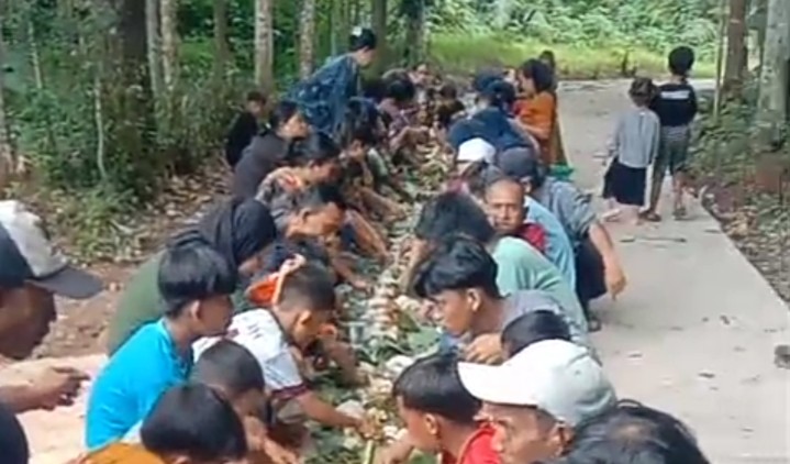Dibangun dengan Kualitas yang Cukup Baik, Warga Gelar Syukuran Selesainya Jalan Sanding Cipeusing