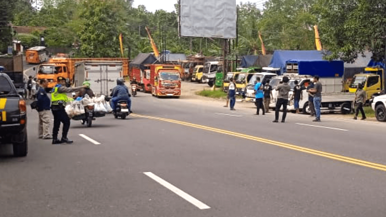 Rugi Tonase Dibatasi oleh UU ODOL, Ratusan Sopir Truk Yogyakarta Gelar Aksi Protes