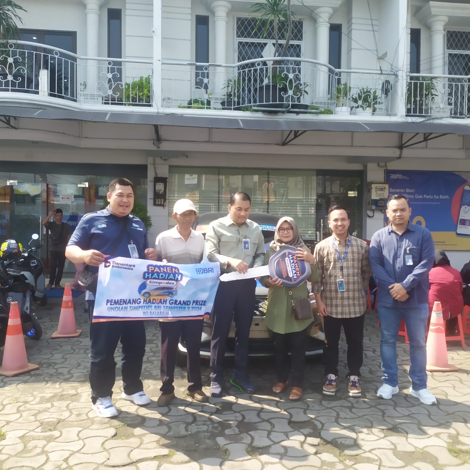 Nasabah Setia BRI Balaraja Bawa Pulang Mobil Ertiga dari Panen Hadiah Simpedes
