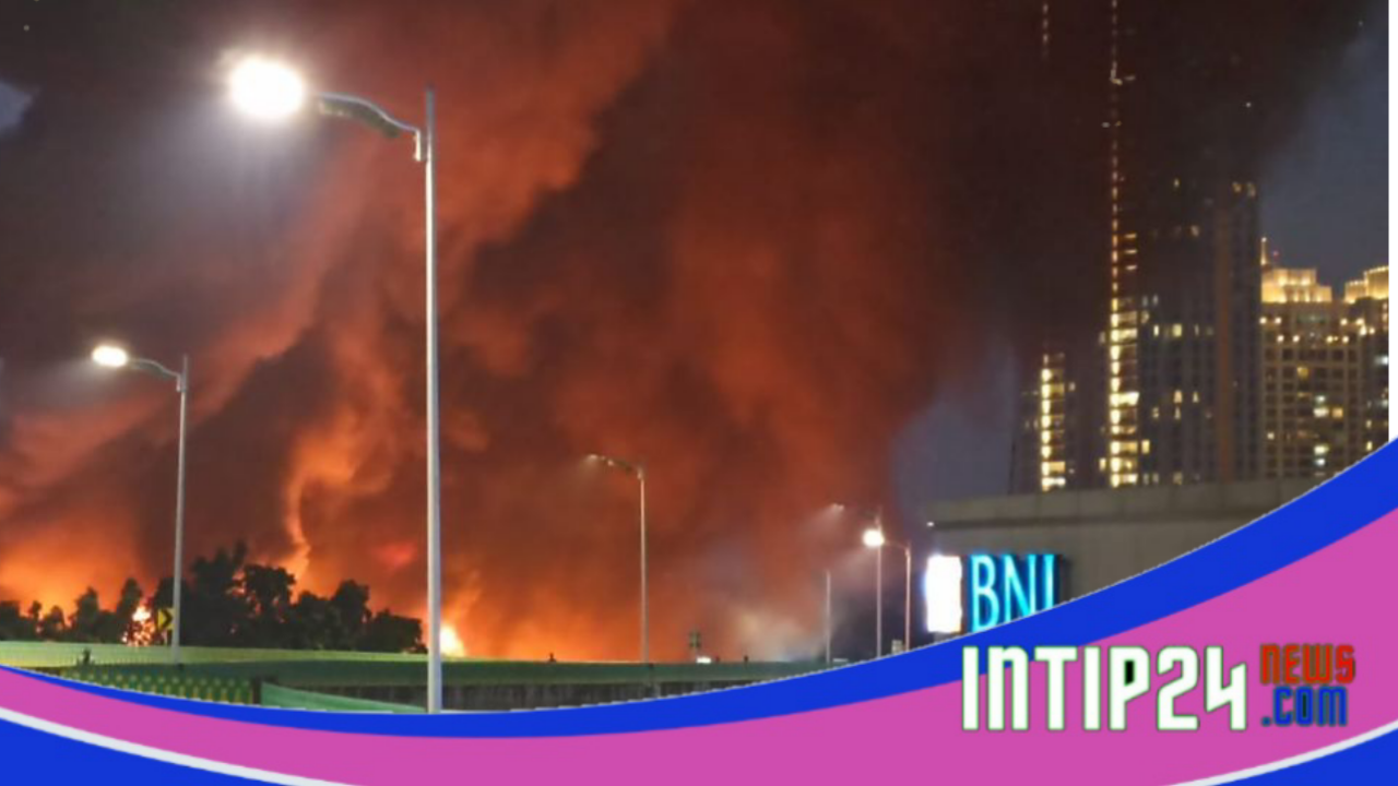 Breaking: Pasar Taman Puring Dilalap Si Jago Merah