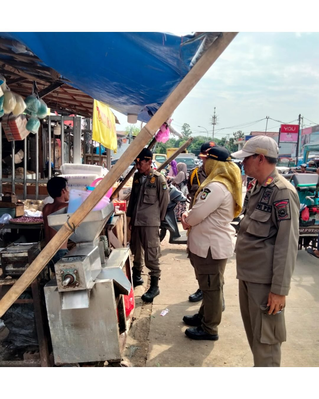 Satpol PP Kota Tangerang Tertibkan PKL Pasar Anyar