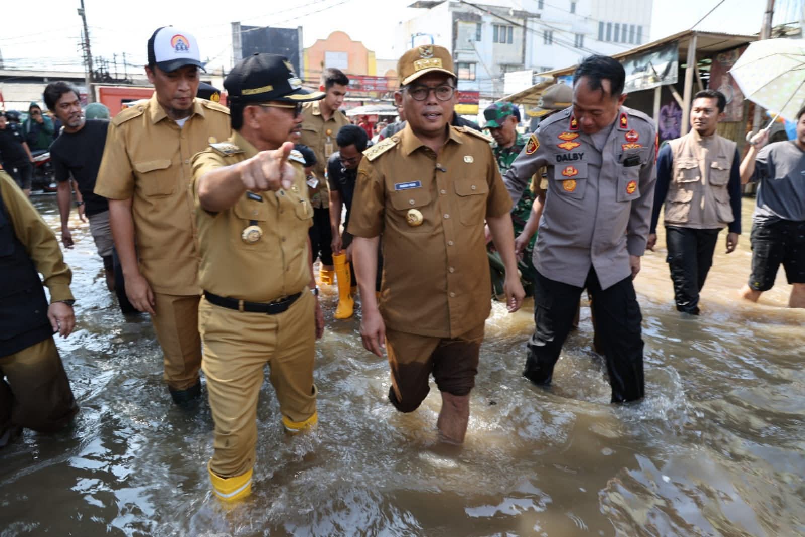 Tinjau Banjir Tangerang, Gubernur Banten Andra Soni: Perlu Solusi Teknis dan Kebijakan Secara Terpadu