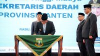 Gubernur Andra Soni Lantik Deden Apriandhi  Sebagai Sekda Provinsi Banten