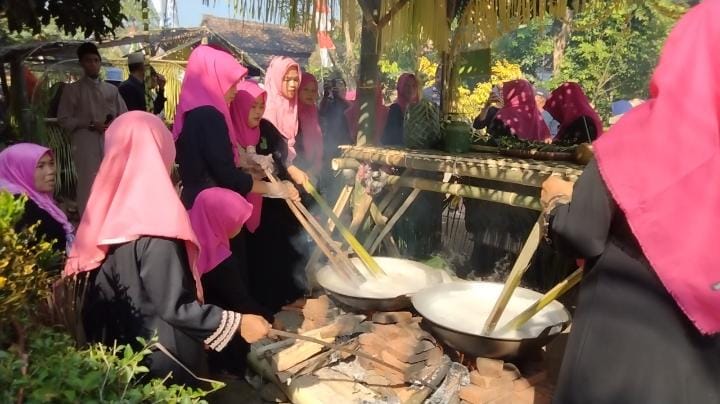 Festival Bubur Suro Sambut 10 Muharam, Hidupkan Warisan Budaya Festival Bubur Suro Sambut 10 Muharam, Hidupkan Warisan Budaya
