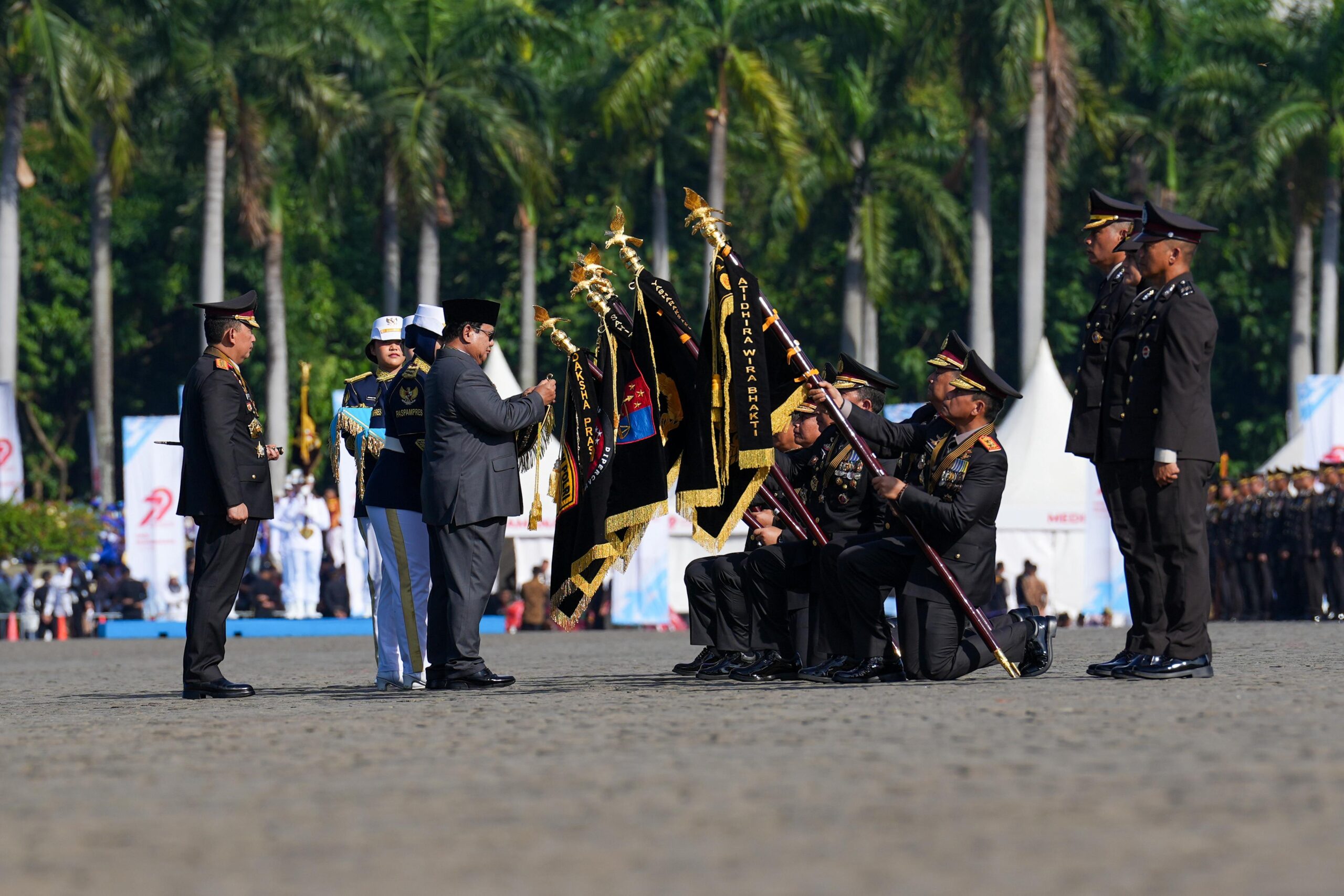 Presiden berikan Penghargaan dan Tanda Kehormatan kepada jajaran POLRI