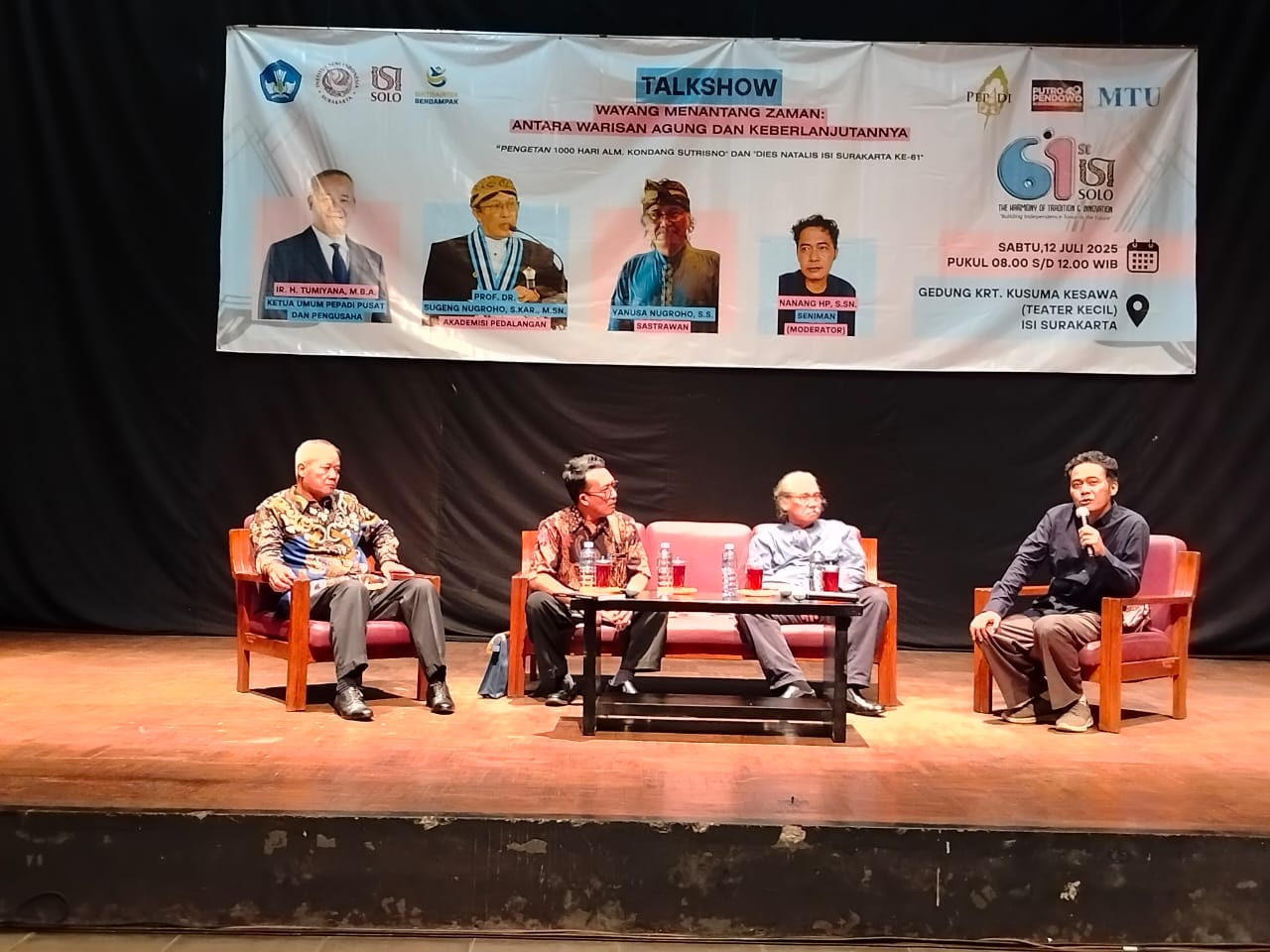 Talk Show “Wayang Menantang Zaman: Antara Warisan Agung dan Keberlanjutannya” Menghadirkan Pelaku Seni, Akademisi dan Pengusaha Talk Show “Wayang Menantang Zaman: Antara Warisan Agung dan Keberlanjutannya” Menghadirkan Pelaku Seni, Akademisi dan Pengusaha