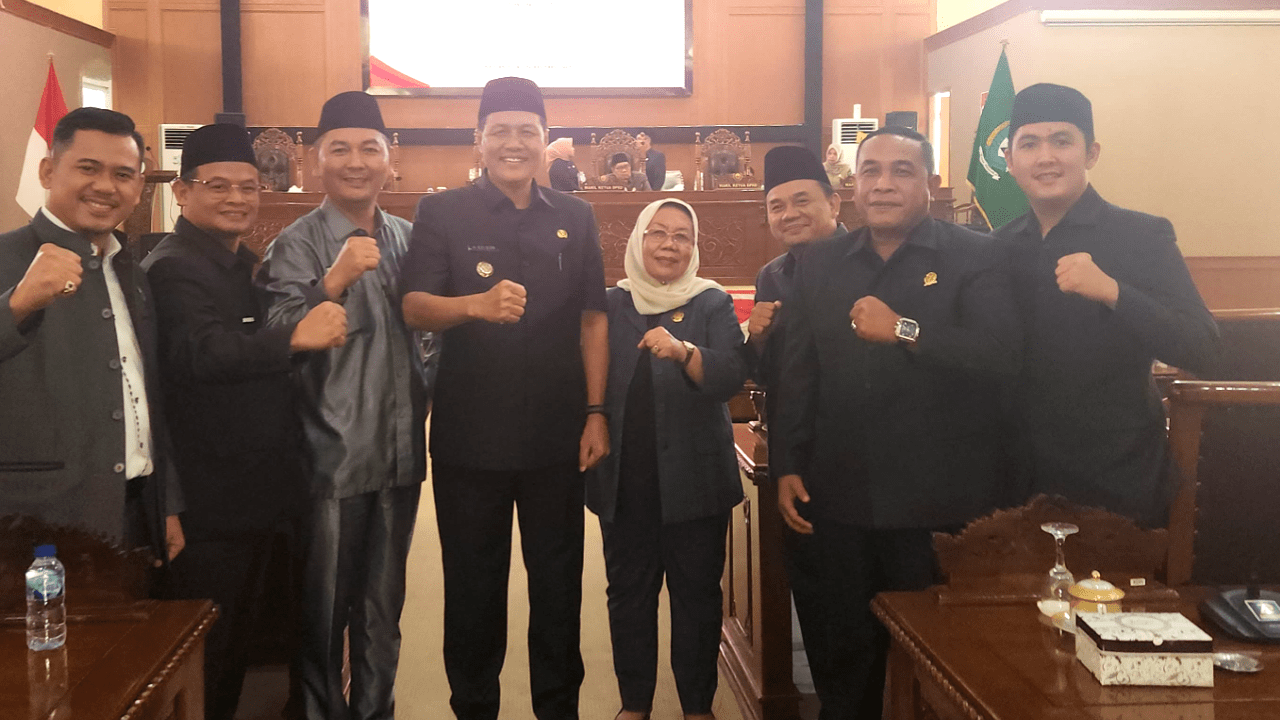 Rapat Paripurna DPRD Kabupaten Muara Enim Atas Raperda, Napoleon, S.T : Lanjutkan Program untuk Rakyat
