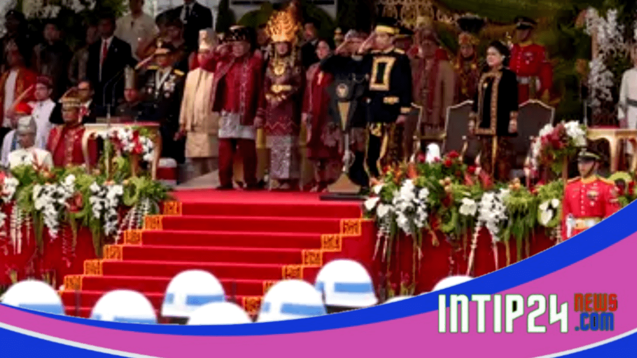 Upacara Peringatan Kemerdekaan HUT RI ke-80 Diwarnai Baju Adat dan Burung Merpati Upacara Peringatan Kemerdekaan HUT RI ke-80 Diwarnai Baju Adat dan Burung Merpati