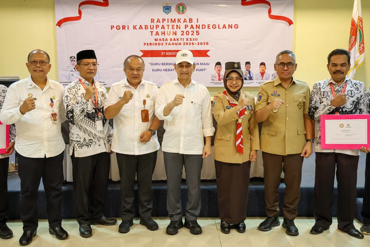Wakil Gubernur Banten hadiri Rapat Kerja PGRI Pandeglang