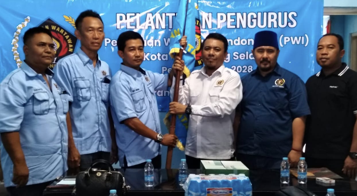 Ketua PWI Banten Lantik Pengurus PWI Kota Tangsel Periode 2025-2028 Ketua PWI Banten Lantik Pengurus PWI Kota Tangsel Periode 2025-2028