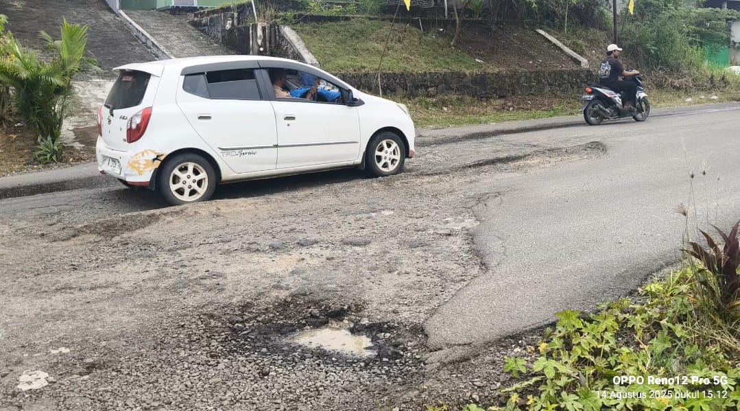 Jalan Cikeusal–Panosogan Rusak Parah, Pengguna jalan Banyak Jadi Korban