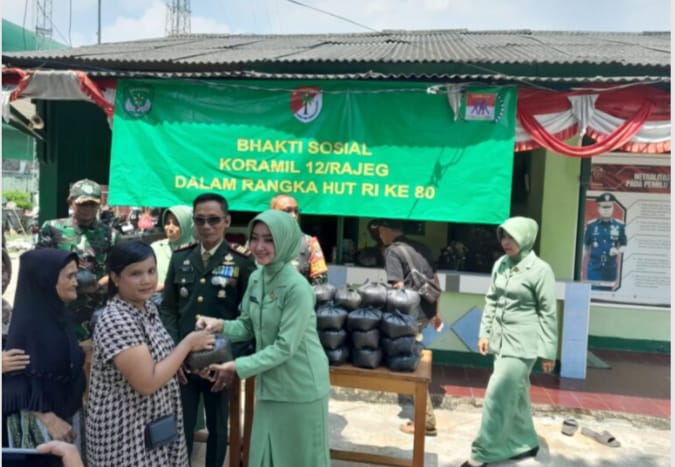 Bakti Sosial Danramil 12 Rajeg Bagikan 150 Kantong Beras Peringati HUT RI ke-80