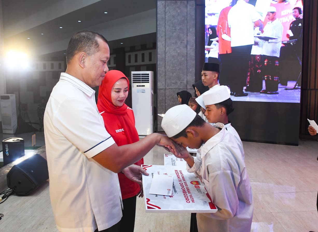 Pangdam IV/Diponegoro Santuni 1.000 Anak Yatim Piatu dan Putra Putri Prajurit dalam Rangka HUT ke-80 RI Pangdam IV/Diponegoro Santuni 1.000 Anak Yatim Piatu dan Putra Putri Prajurit dalam Rangka HUT ke-80 RI