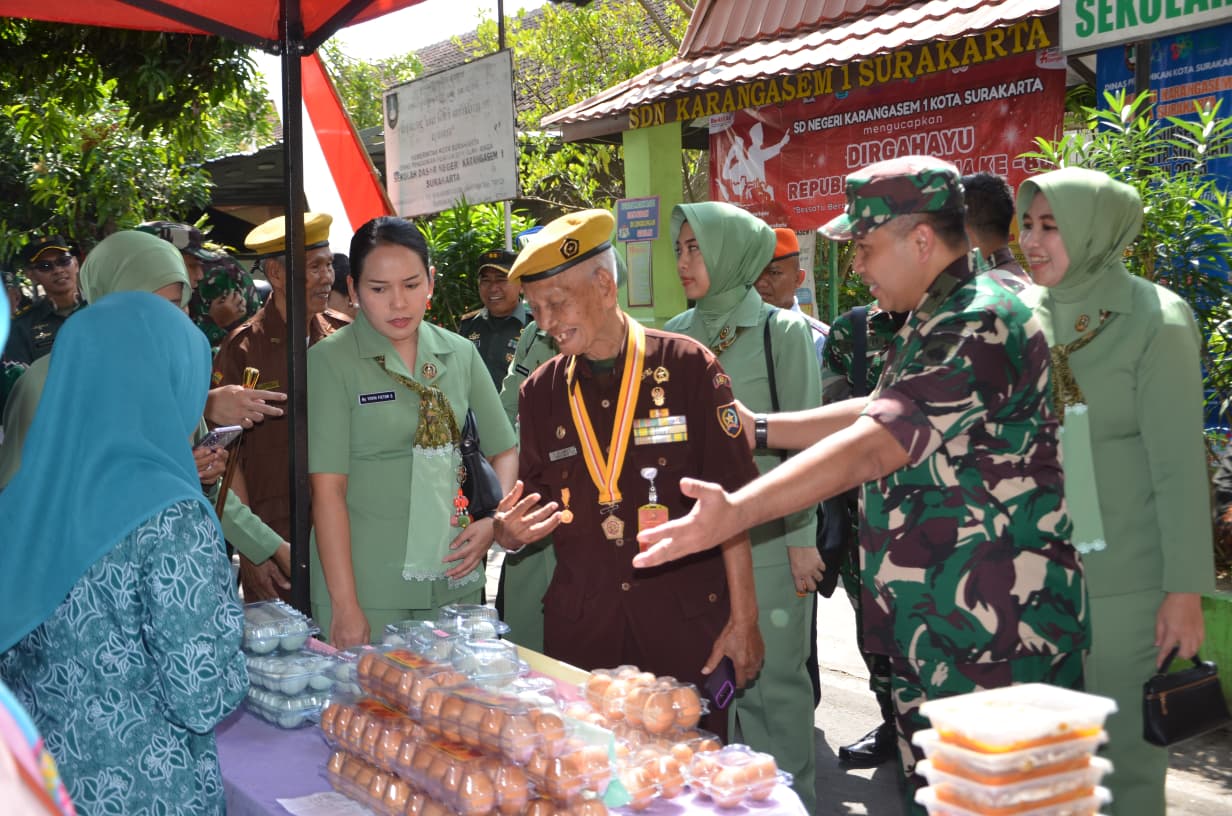 Kasdam IV/Diponegoro Borong Produk UMKM, Dibagikan ke Veteran dan Warga di Penutupan TMMD Kasdam IV/Diponegoro Borong Produk UMKM, Dibagikan ke Veteran dan Warga di Penutupan TMMD