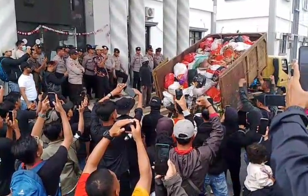 Warga Pandeglang kembali Demo Tolak Sampah dari Luar Daerah