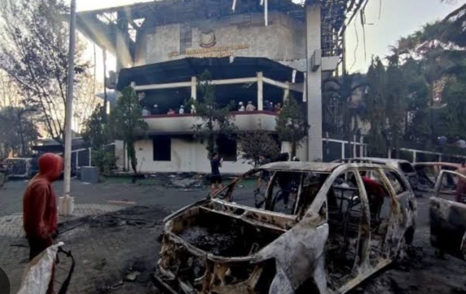 DPRD Makassar Habis Dibakar, 4 Orang Meninggal Dunia