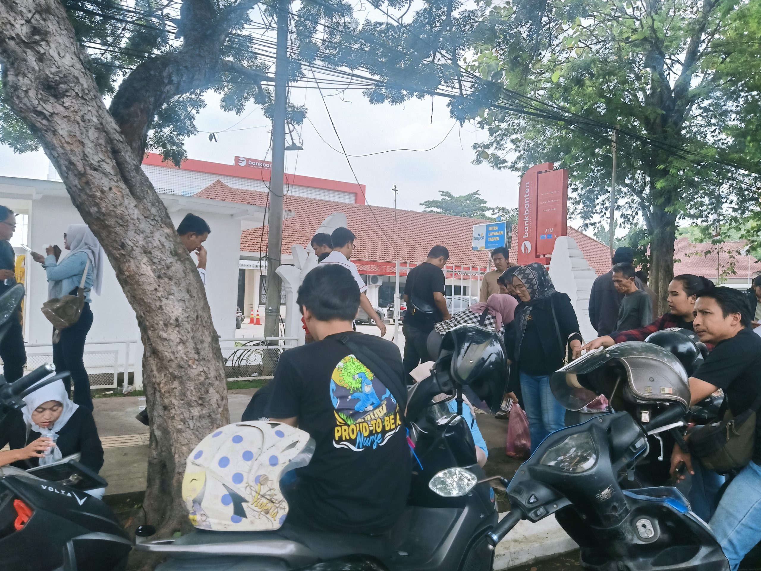 Aksi Koar lumpuhkan Kantor Pusat Bank Banten