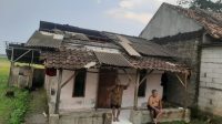 Puting Beliung Terjang Kampung Darul Mawar, Puluhan Rumah dan Masjid Rusak