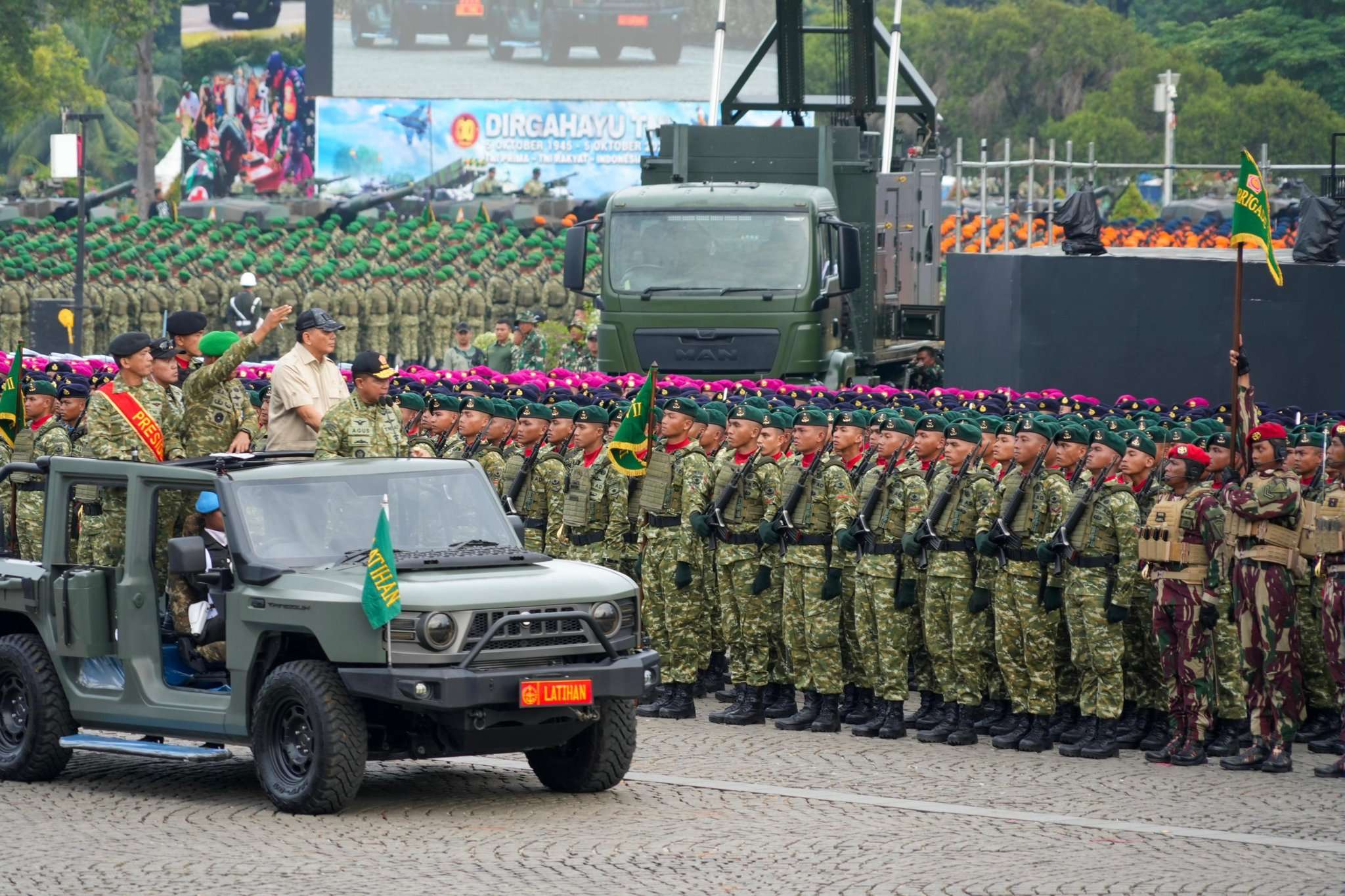 HUT TNI Ke-80: Presiden Prabowo Pimpin Upacara Defile 133.000 Prajurit TNI