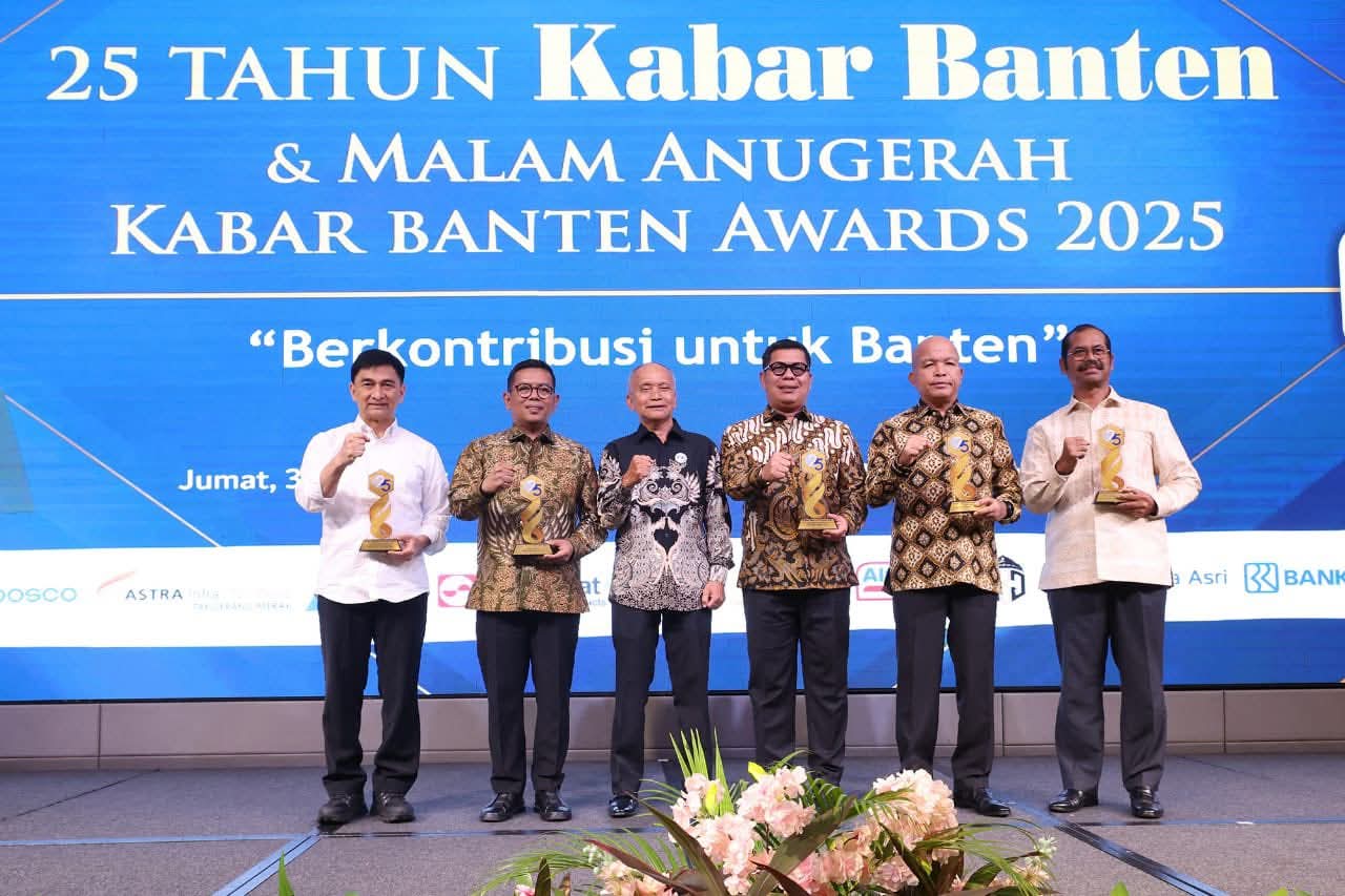 Gubernur Andra Soni Raih Penghargaan Kepala Daerah Responsif 2025 Gubernur Andra Soni Raih Penghargaan Kepala Daerah Responsif 2025