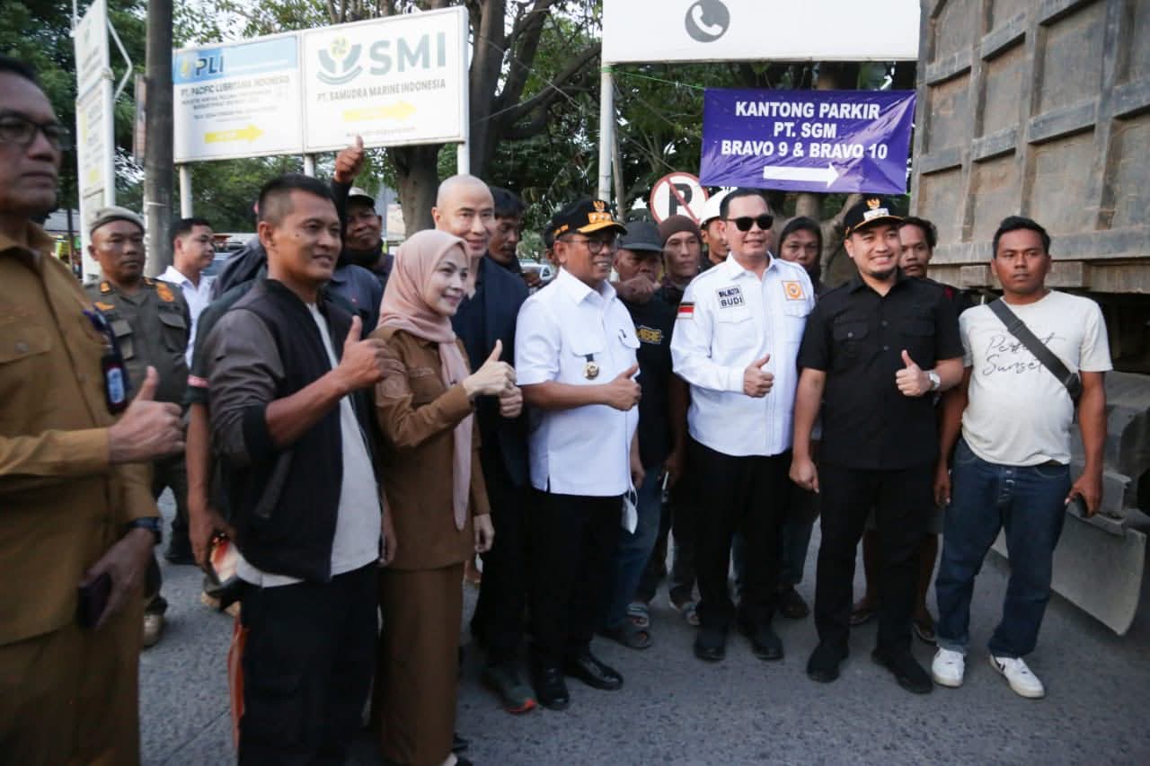 Gubernur Andra Soni Tinjau Pembatasan Operasional Truk Tambang di Bojonegara