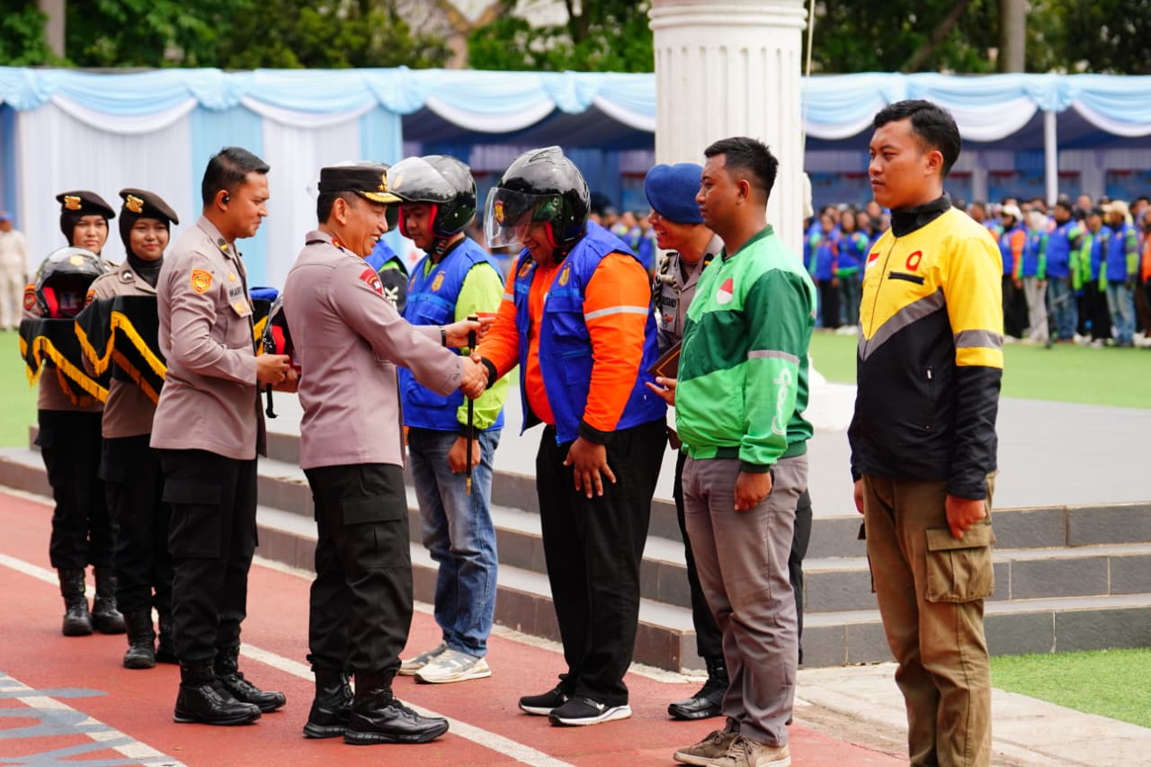 Kapolri Pimpin Apel Ojol Kamtibmas di Jabar: Perkuat Sinergi Jaga Keamanan