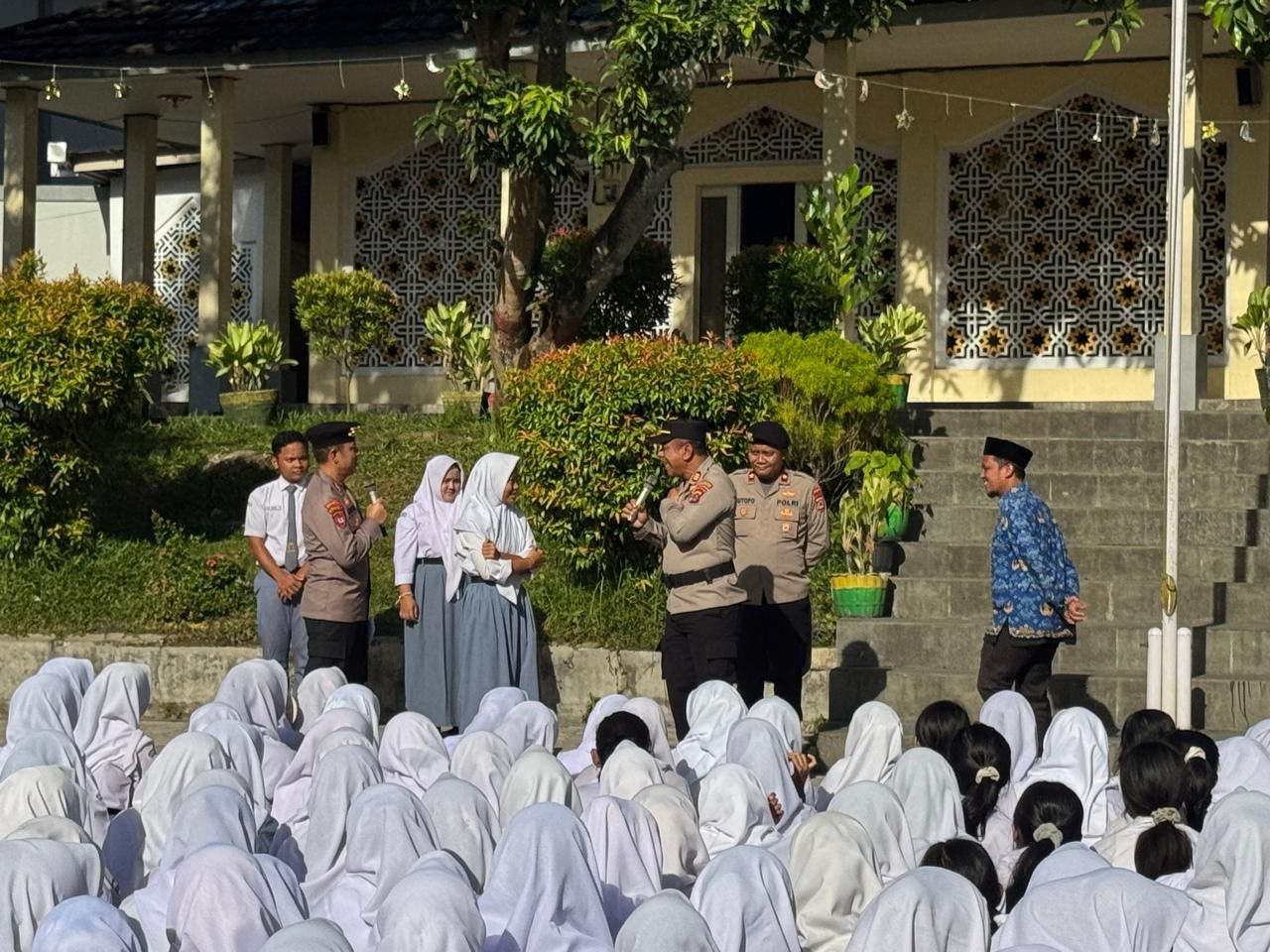 Ditpamobvit Polda Banten Gelar Upacara Serentak Ajak Pelajar Lawan Bullying