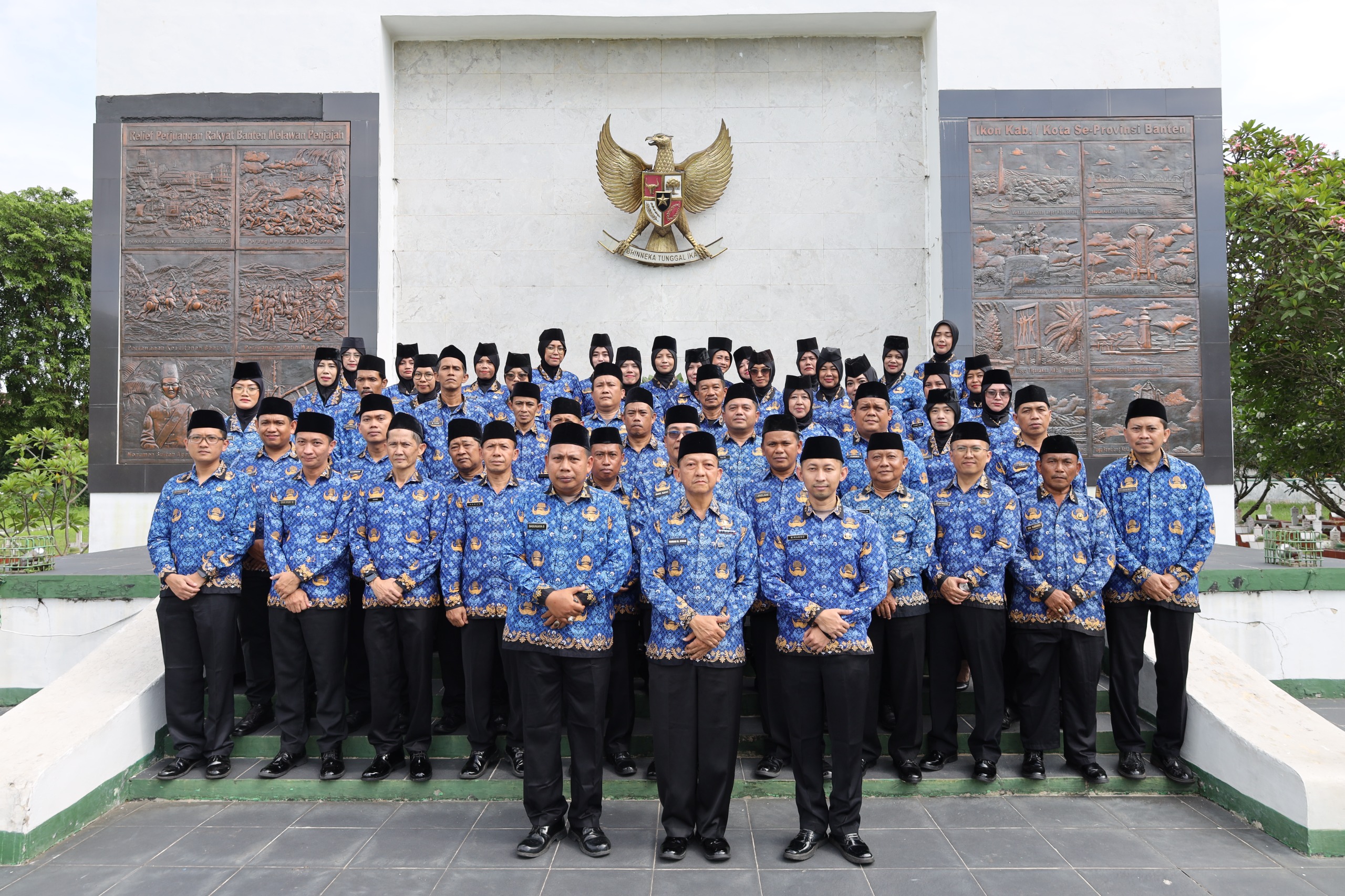 Sambut HUT Korpri ke-54, ASN Polda Banten Ziarah ke TMP Ciceri Kota Serang Sambut HUT Korpri ke-54, ASN Polda Banten Ziarah ke TMP Ciceri Kota Serang
