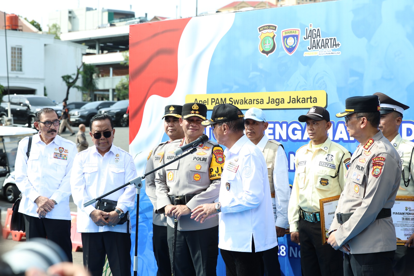 Kapolda Metro Jaya Pimpin Apel Pengamanan Swakarsa Jelang Nataru