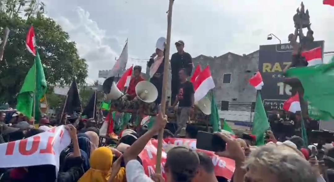Koalisi Rakyat Banten Gelar Aksi Damai di Tugu Mauk: Desak Pemerintah Hentikan Proyek PIK 2 Koalisi Rakyat Banten Gelar Aksi Damai di Tugu Mauk: Desak Pemerintah Hentikan Proyek PIK 2