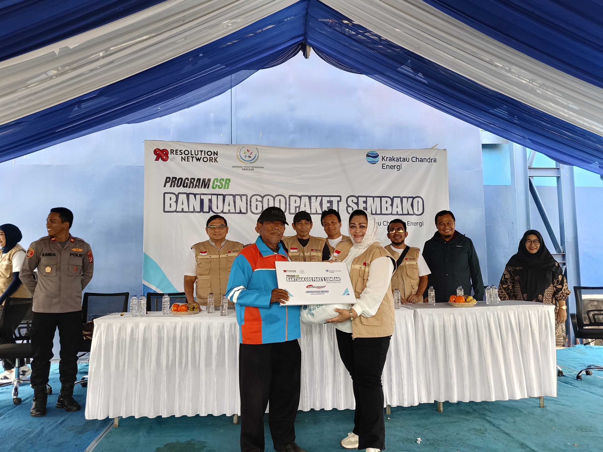 98 Resolution Network Bagikan 600 Paket Sembako untuk Warga dan Pekerja Harian di Cilegon