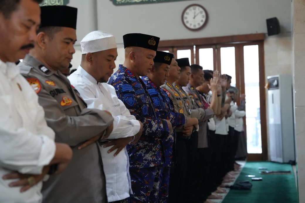 Polda Banten Gelar Sholat Gaib untuk Korban Bencana Alam