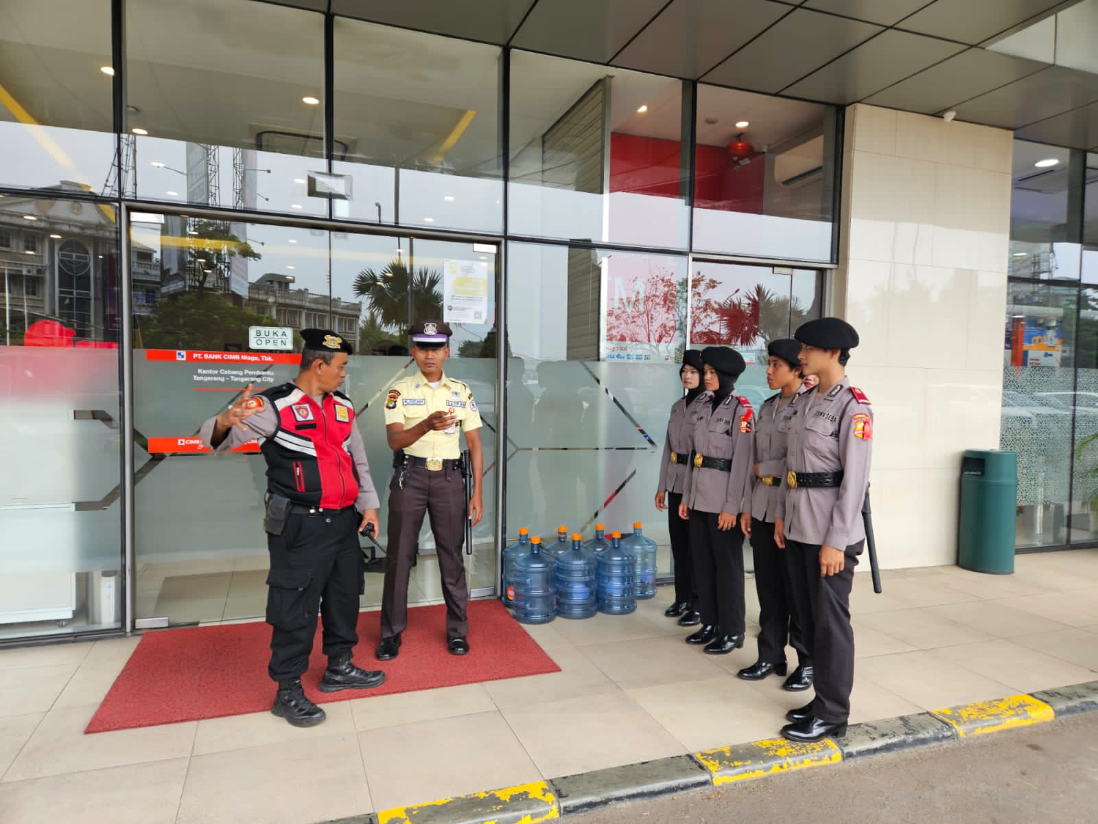 Polres Metro Tangerang Kota Tingkatkan Patroli Jelang Nataru di Lokasi Objek Vital Polres Metro Tangerang Kota Tingkatkan Patroli Jelang Nataru di Lokasi Objek Vital