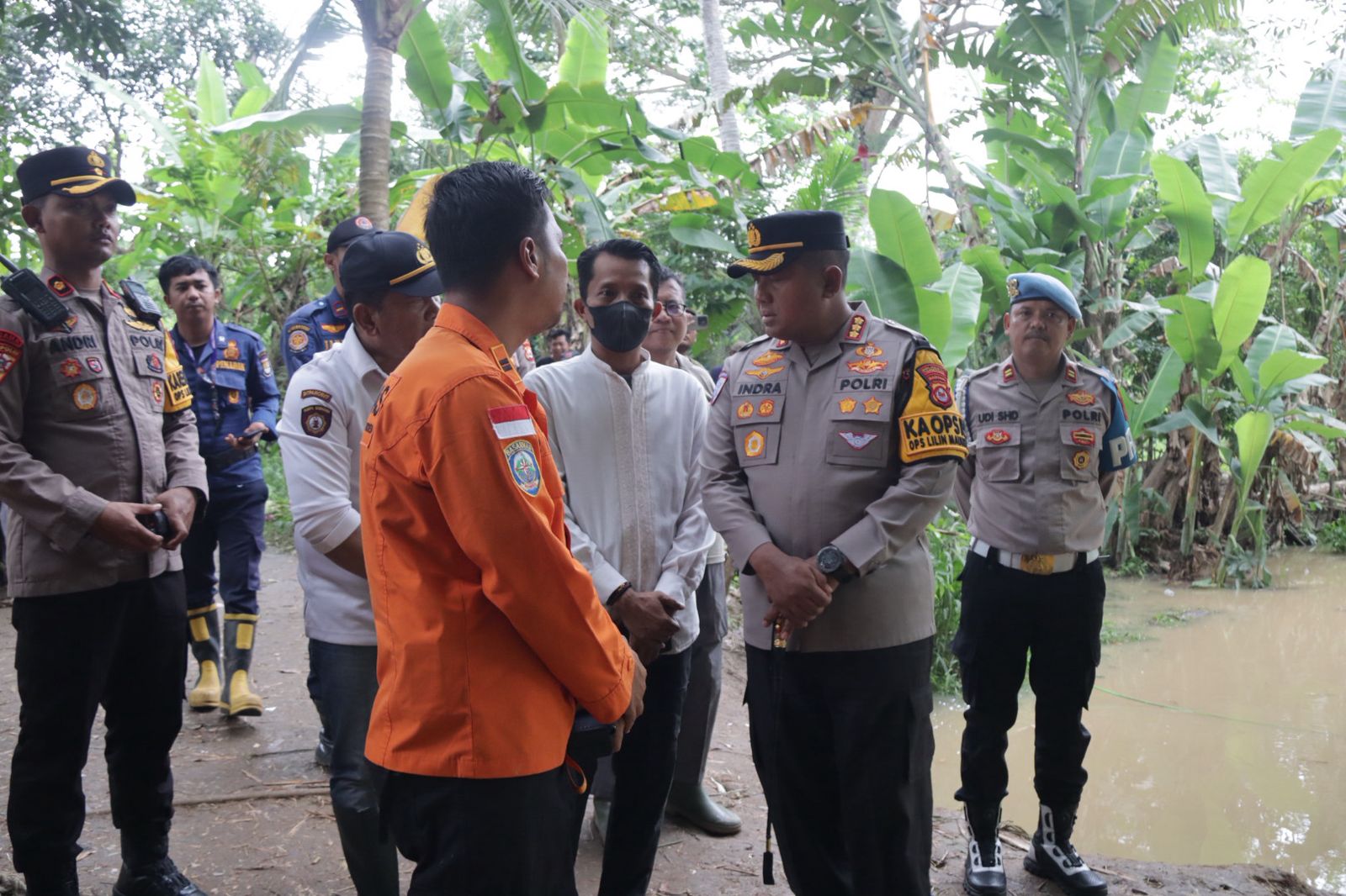 Kapolresta Tangerang Tinjau Lokasi Jatuhnya Santri Tenggelam di Kali Cidurian Kresek