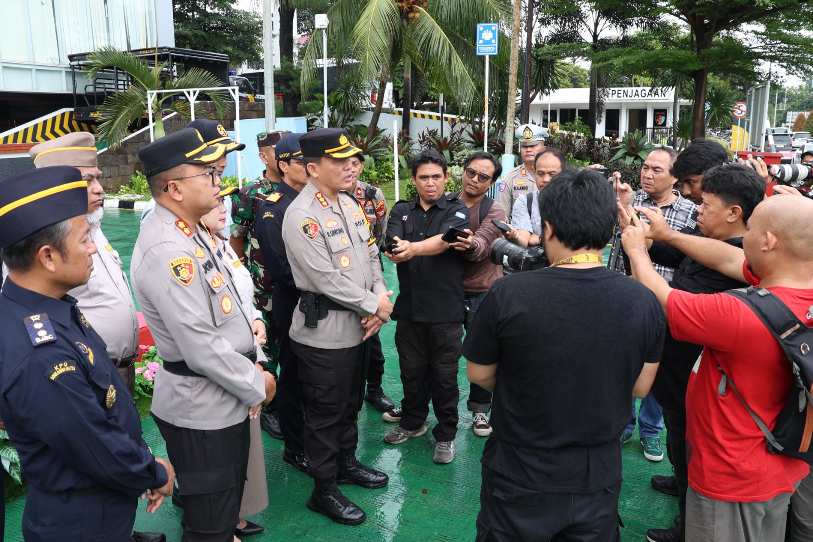 Viral Badan Pesawat di Jalan Bandara Soetta, Kapolresta Tegaskan Bukan Kecelakaan Viral Badan Pesawat di Jalan Bandara Soetta, Kapolresta Tegaskan Bukan Kecelakaan