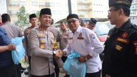 Jumat Peduli, Kapolres Metro Tangerang Kota Bagikan Sembako untuk Potmas