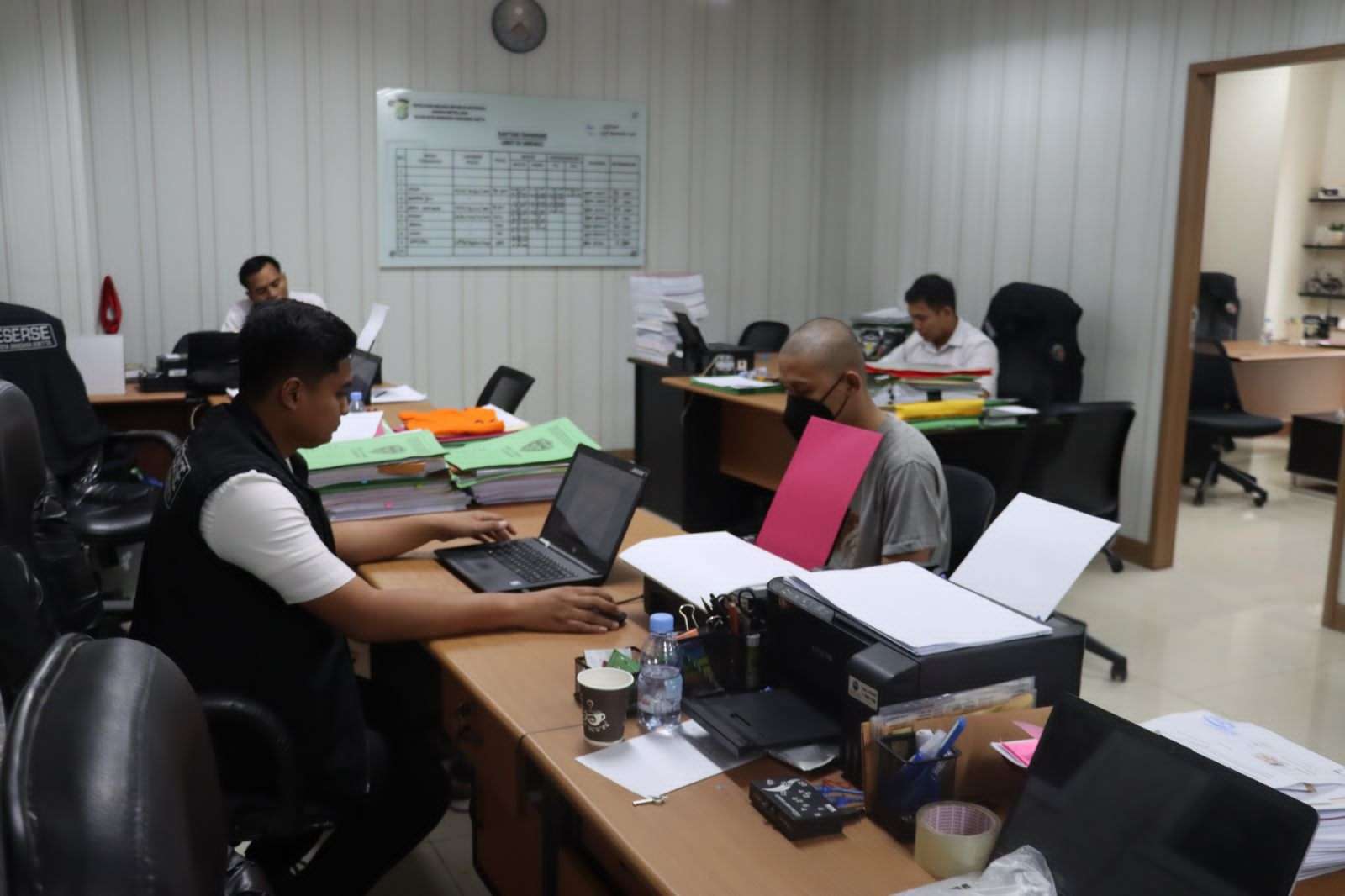 Polres Bandara Soetta Tangkap Pelaku Perampasan Tas dan Handphone Pelajar Saat Tawuran