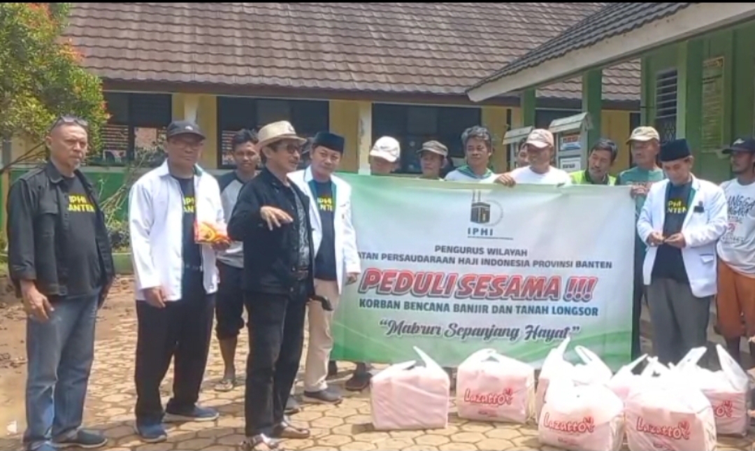 Pengurus Wilayah IPHI Banten berikan bantuan untuk Korban Bencana Banjir di Padarincang Pengurus Wilayah IPHI Banten berikan bantuan untuk Korban Bencana Banjir di Padarincang