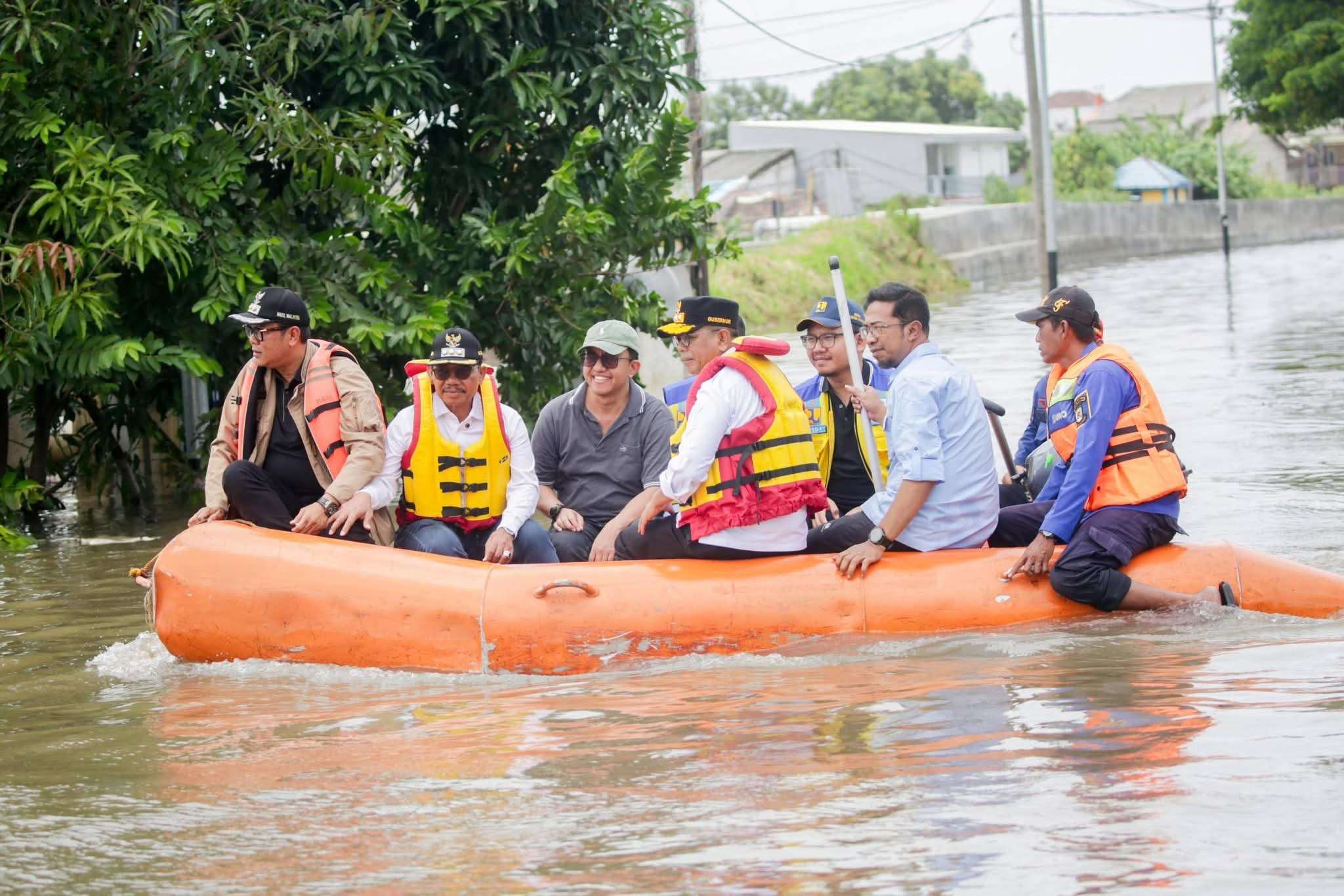 Tinjau Banjir Periuk, Gubernur Banten Pastikan Layanan Pengungsi Berjalan Optimal