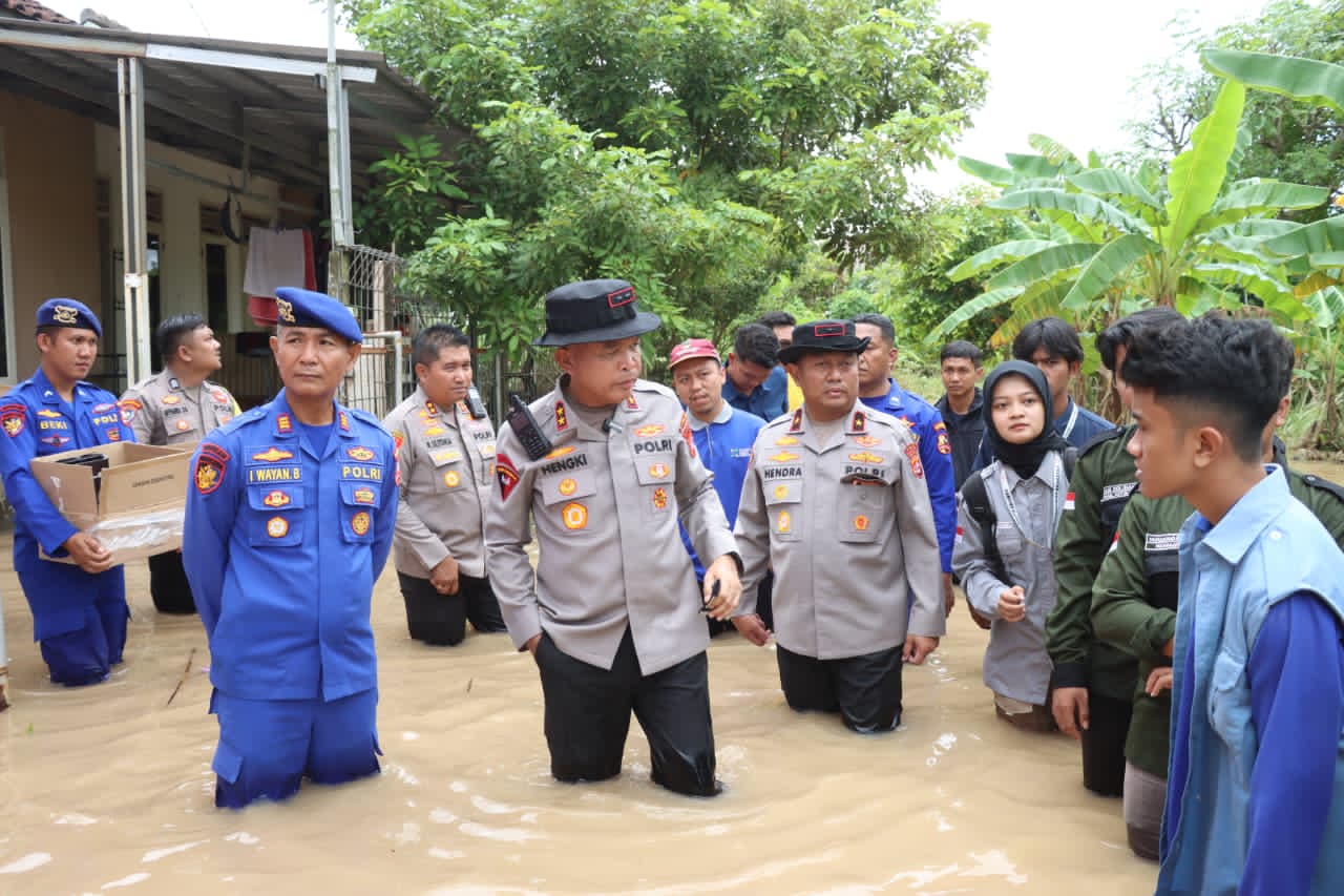 Kapolda Banten Tinjau dan Pastikan Kesiapan Penanganan Banjir di Cilegon Kapolda Banten Tinjau dan Pastikan Kesiapan Penanganan Banjir di Cilegon