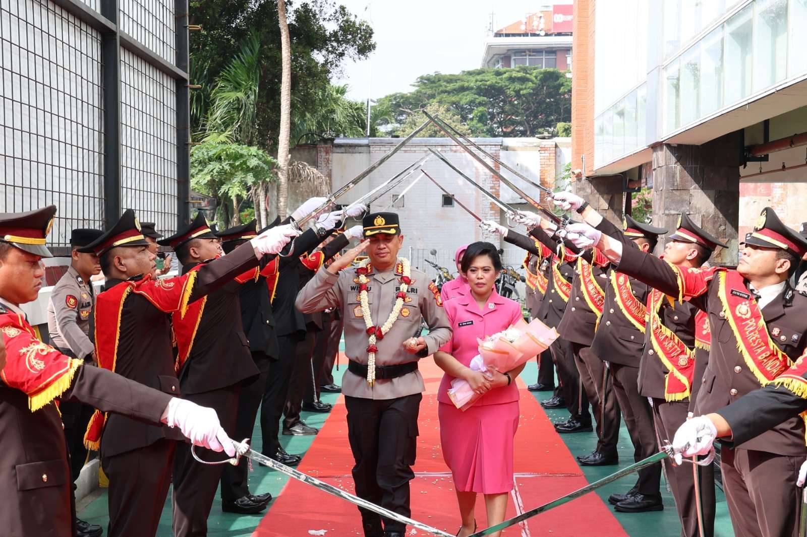 Disambut Pedang Pora, Kombes Pol Wisnu Wardana Resmi Jabat Kapolresta Bandara Soetta Disambut Pedang Pora, Kombes Pol Wisnu Wardana Resmi Jabat Kapolresta Bandara Soetta