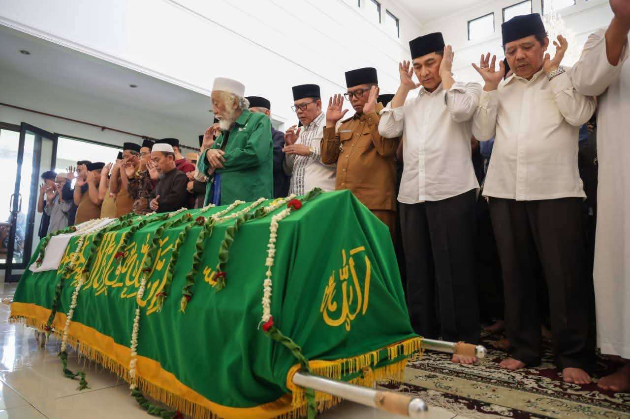 Gubernur Banten Hadiri Pemakaman Tokoh Pendiri Banten H. Tubagus Tryana Sjam’un