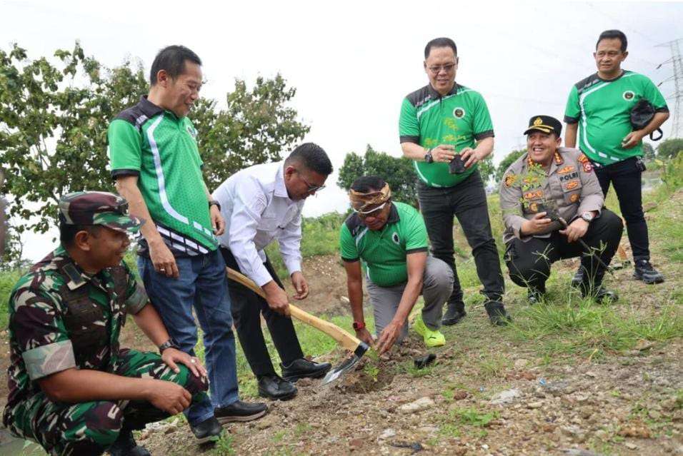 Gubernur Andra Soni Dukung Jarnas Pemuda Hijau Lakukan Penghijauan di Bantaran Sungai Cibanten